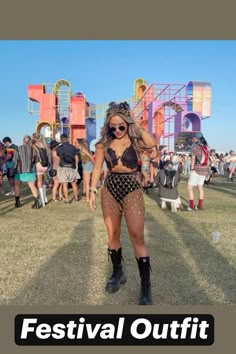 Global Festival Outfits, Sparkly Coachella Outfit, Black And Silver Festival Outfit, Black Boots Festival Outfit, Life Is Beautiful Festival Outfit Ideas, Coachella Matching Outfits, Music Festival Inspo Outfits, Cochella Outfits Woman 2023, Coachella Outfit Inspiration