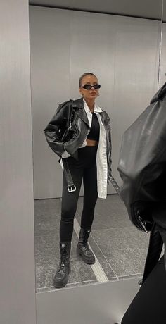 Loose Going Out Outfits, Trendy Leather Jacket Outfits, Evening Event Outfit, Leather Biker Jacket Outfit, February Outfit Ideas, Moto Jacket Outfit, Leather Jacket Vintage, Biker Coat, Winter Fashion Outfits Casual