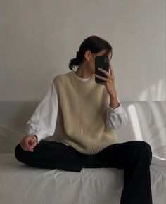 Sweater Vest Aesthetic, Sweater Vest Fits, 40s Mode, School Looks, Looks Street Style, Mode Inspo, Autumn Outfit, 가을 패션, Fashion 2020