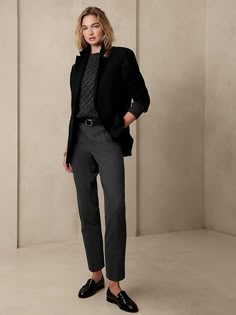 Petite Tapered Pants, Tomboy Work Outfit, Classy Tomboy, Women Dress Pants, Women Professional Attire, Office Fits, Tapered Pant, Business Casual Winter, Style Goals