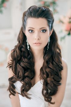 such pretty hair :) if I were to have my hair down, I think this would be the way to do it Retro Wedding Hair, Wavy Wedding Hair, Front Hair Styles, Wedding Hair Inspiration, Hair Down, Prom Hairstyles