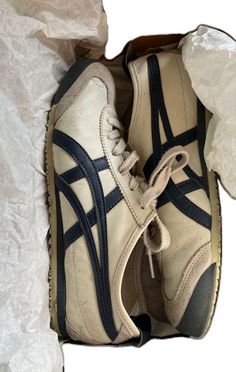 Onitsuka Tiger Unisex Tiger Corsair Shoes D7J4L Closure type: Lace-Up Heel type: Flat Water resistance level: not_water_resistant Height map: Low Top Sole material: Leather Onitsuka Tiger Shoes, Tiger Shoes, Flat Water, Best Shoes, Onitsuka Tiger, Swag Shoes, Mode Inspo, 가을 패션