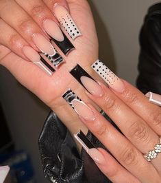 Black Acrylic Nails Designs Ideas, White And Black Nails Acrylic, Nail Art White And Black, Black White Acrylic Nails, Long Black Acrylic Nails Designs, Black And White Acrylic Nails Designs, Dope Nail Designs Black, White And Black Nails Design, Black White Nails Designs