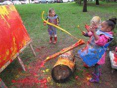 Catapult Painting, Messy Art, Outdoor Classroom, Preschool Games, Art Station, Preschool Classroom, Process Art, Preschool Art, Science Activities