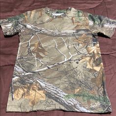 Boys Pullover Crewneck, Short Sleeves, Camouflaged Tee By Reeltree Brand, Size Small Youth. 100% Cotton & Machine Wash. Nwot! Camo T Shirt, Camo Shirt, Boo Basket, Camo Tee, Camo Shirts, Camo Shorts, Cute Outfits For School, Loose Tops, Fit Inspo