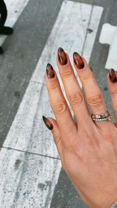 Nail Inspo Nail Art, Nail Designs Tortoise Shell, Chrome Tortoise Nails, Copper Almond Nails, Tortuous Shell Nails, Nail Art Fall 2023, Fall Nails Nail Art, Fall Chic Nails, Hailey Bieber Tortoise Nails