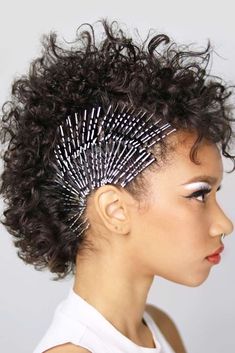 80s hairstyles for women Faux Hawk Women, Curly Faux Hawk, Haircuts 2020, Punk Rock Hair, Faux Hawk Hairstyles, Bobby Pin Hairstyles, Faux Hawk, Haircuts Short