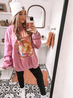 Cute Crewneck Outfits, Hair Dresser Outfits, Bump Outfits, Nirvana Smile, Aesthetic Mom, Fall Dressing, Chelsea Houska, Wild Outfits, Cute Work Outfits