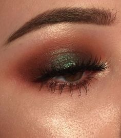 Beauty And Cosmetics, Ethereal Makeup, Unique Makeup, Brown Makeup, Green Eyeshadow, Makeup Eyes, Aesthetic Inspiration, Makeup Swatches, Fall Makeup