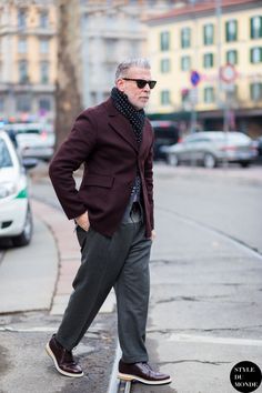 Mens Burgundy Blazer, Burgundy Blazer, Older Man, Reportage Photography, Casual Maternity, Mens Fashion Smart, 가을 패션, Mens Fashion Summer