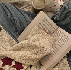 cute / cool  icon #cute #girls_core #star_girl Reading Motivation, Fall Mood Board, The Darkling, Foto Ideas Instagram, Open Book, Autumn Cozy, Autumn Aesthetic, Book Girl, Quito