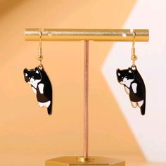 Pair Of Dangle Earrings Featuring Enamel Black Kitty Cat Eardrop Length Is 4 Cm (1.6 Inches) Kitten Earrings, Cat Stock, Types Of Cats, Daisy Bracelet, Cat Charm, Pink Daisy, Cat Coffee, Cat Earrings, Cartoon Cat