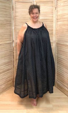 Leilani Lounge Dress is a long dress in 100% cotton that is perfect for plus size women. Made in USA. Peaches is an online store featuring natural fibers, sizes 1x - 10x. Petite, tall, have a larger belly, or gray hair? We make to order clothing for women over 40, and over 50. Our casual plus size outfits are comfortable and have style. A quality plus size fashion closet includes cotton and linen outfits. Pants, dresses, skirts, shirts, jackets, we have all. Plus size fashion apparel USA Plus Size Summer Outfits Big Stomach, Style For Plus Size Women, Style For Plus Size, Casual Plus Size Outfits, Linen Outfits, Blouse Ideas, Plus Size Summer Outfits, High Quality Clothing, Sewing Book