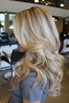 Update your style with these chic blond hair color ideas, perfect for adding a fresh twist to your look. Blond Hair Colors, Shades Of Blonde Hair Color, Butter Blonde Hair, Caramel Blonde Hair, Blonde Hair Colors, Blonde Layered Hair, Fall Blonde Hair, Blonde Hair Transformations, White Blonde Hair