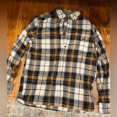 Never Worn - Woolrich Flannel Long-Sleeve Button Down Shirt - Size Medium Classic Button-up Flannel Shirt For Fall, Everyday Shirt With Placket For Fall, Fall Shirt With Roll-up Sleeves And Spread Collar, Fall Season Everyday Shirt, Plaid Long Sleeve Flannel Shirt With Button Closure, Relaxed Fit Flannel Button-up Shirt With Snap Buttons, Relaxed Fit Button-up Flannel Shirt, Relaxed Fit Flannel Shirt With Snap Buttons, Spread Collar Flannel Shirt For Work