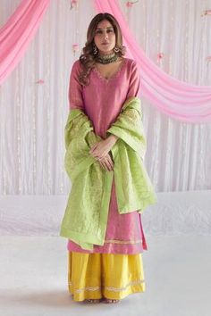 Kurta And Sharara Set, Kurta And Sharara, Design Kurti, Neck Patterns, Dresses Pattern, Pink Kurta, Bandhani Dress, Traditional Outfit, Kurti Set