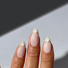 White And Gold Heart Nails, Gold Hearts Nails, Wedding Nails Fun, Minimal Wedding Nails, Nail Design With Chrome, Wedding Nails Heart, Bride Nail Art Designs, Nails With White And Gold, White Nails With Gold Design