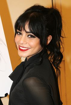 Vanessa Hudgens poses at the 'Gigi' Broadway Press Preview at The New 42nd Street Studios on December 22, 2014 in New York City Vanessa Hudgens Hair, Estilo Vanessa Hudgens, Medium Straight Haircut, Vanessa Hudgens Style, Cute Ponytails, 42nd Street, Goddess Hairstyles, Hair Creations, How To Style Bangs