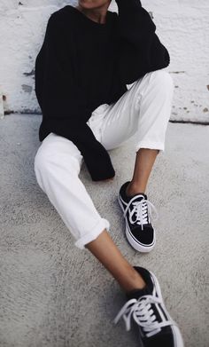 Vans Outfit, Style Casual Chic, Surfer Girl Style, Black And White Sneakers, Outfit Trends, Mode Inspo, 가을 패션, Looks Style, Mode Inspiration