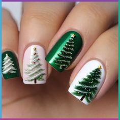 Morado Violeta  Collar    Uñas de Color Embellished Xmas Tree Nail Art, Christmas Nails Tree Design, Christmas Nails With Christmas Tree, Tree Nails Christmas, Nail Art Christmas Tree, Christmas Tree Nail Art Designs, Christmas Nails With Tree, Nails Christmas Colors, Christmas Tree On Nails