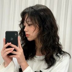 Korean Curtain Bangs Curly Hair, Loose Korean Perm, Korean With Curly Hair, Asian Perm Long Hair, Permed Hairstyles Asian, Asian Permed Hair, Korean Perm Women Short Hair, Hime Cut On Wavy Hair