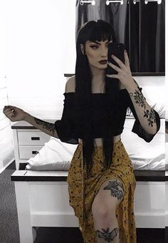 Gothic Hairstyle, Bold Hairstyles, Yellow Items, Embrace Your Dark Side, Look Grunge, Unique Looks, Hairstyle Trends, Unique Hair, Mode Boho