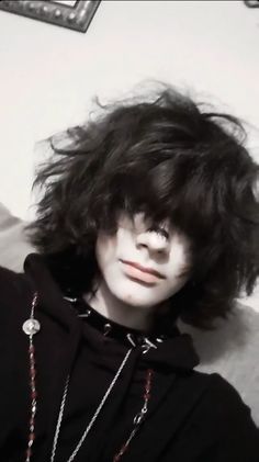 Emo Masc Hair, Scenecore Hairstyle, How To Get Super Fluffy Hair, Hairstyles For Trans Men, Gender Fluid Haircuts Short Hair, Femboy Hair Ideas, Hair Due Ideas, Emo Fluffy Hair, Shag Cut Men