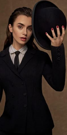 Lily Jane Collins, ليلي كولينز, Vogue Arabia, Woman In Suit, Phil Collins, Woman Suit Fashion, Lily Collins, Tomboy Fashion, Mode Vintage