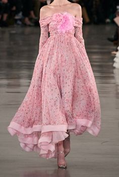 Giambattista Valli Fall 2022, Jolie Photo, Giambattista Valli, Fall 2022, Glam Dresses, Fancy Dresses, Couture Fashion, Gorgeous Dresses, Modest Fashion