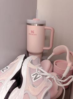 Pink Sports Aesthetic, Gym Pink Aesthetic, Pink Gym Aesthetic, Campus Drivers, Fitness Vision Board, Pink Gym, Pink Workout