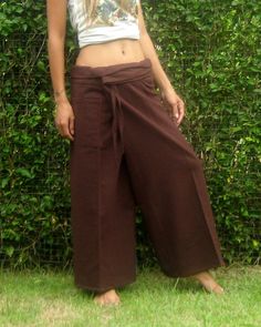 "Special Express Shipping Offer For: The United States of America, UK, Germany, France and most of Europe, Most of Australia and many other countries. Please contact us for more information and we will check, if the Express Shipping is available for your country and area. The shipping will take 3 - 5 working days. - Original Thai Fisherman Pants - Made of 100% superior quality cotton You can use this thai pants for all sorts of activities such as relaxing on the beach or at home, Massage, Sauna, Pantalon Thai, Thai Pants, Thai Fisherman Pants, Flamenco Skirt, Pants Outfit Fall, Fisherman Pants, Man Pants, Cotton Maxi Skirts, Hippie Skirts