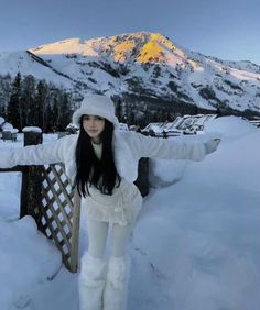 Angelic Winter Outfits, Snow Cute Outfits, Snow Outfits For Women Aesthetic, Korean Snow Outfit, Snow Princess Outfit, Snowy Outfits Winter, Snow Outfits Aesthetic, Snowy Winter Outfits, Wintercore Outfits