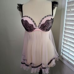 Victoria's Secret Chemise Nwt Underwire, Padded Cups With Adjustable Straps And Hook Back. No Panty. Cutesy Outfits, Slip Dress Y2k, Cutesy Outfit, Victoria Secret Slip Dress, Lingerie Gown, Vintage Slip Dress, Lace Slip Dress, Lace Babydoll, Silk Slip Dress