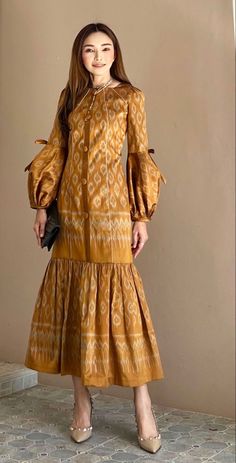 Batik Dress Elegant Hijab, Dress Batik Hijab, Dress Batik Modern Fashion Style, Batik Modern Fashion Style, Songket Design, Trending Dress, Batik Dress Modern, Batik Kombinasi, Dress Batik