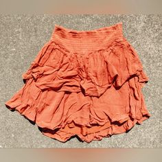 Nwt Hollister Ultra High Rise Tier Mini Skirt Size Medium Burnt Orange Color Perfect For Fall Light Weight Cotton Material Stretchy Waistband See Pictures For Details And Measurements Smoke Free Home Dm With Any Questions Thanks For Looking High Waist Lined Mini Skirt For Summer, Short Length Ruffled Relaxed Skirt, Summer Mini Skirt With Lined Detail, High Waist Ruffled Mini Skirt For Beach, Summer Mini Skirt With Lining, Beach High Waist Ruffled Mini Skirt, Casual High Waist Gathered Mini Skirt, Casual High Waist Gathered Skort, Summer Style Mini Skirt With Gathered Details