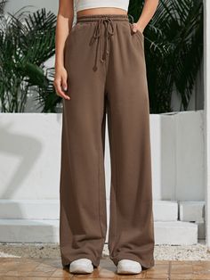 Celana Jogger Wanita, Wide Leg Pants Outfit, Clothes Wishlist, Leg Pants Outfit, College Fits, Quick Outfits, Easy Trendy Outfits, Amazon Kitchen