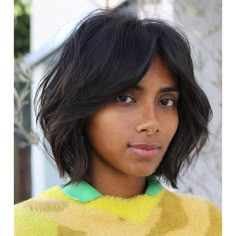 Bottleneck Bangs, Bob Riccio, Shaggy Bob Hairstyles, Short Bobs With Bangs, Layered Hair With Bangs, Corte Bob, Chin Length Bob, Light Blonde Hair