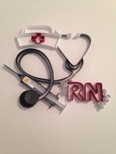 Nurse quilling for a special nurse that has helped when you were in need Quilling Graduation, Quilling Quotes, Paper Quilling Stethoscope, Quilling Paper Organization, Quilling Skull Patterns, Nurses Gifts Diy, Neli Quilling, Paper Quilling Flowers