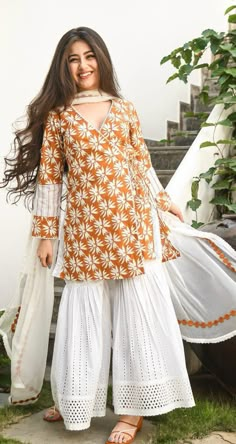 Simple Kurta Designs, Short Kurti, Casual Indian Fashion, Stylish Short Dresses, Long Kurti Designs, Salwar Kamiz, Dress Design Patterns