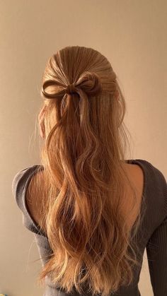 Cute Hair Ideas Half Up Half Down, Blonde Hair Styles Long Length, Hairstyles For Spirit Week, Hair Styles For Long Hair Brown, Boarding School Hairstyles, Hair Dance Ideas, Simple Hoco Hairstyles Straight, School Hairstyles Pictures, How To Make Bow With Hair