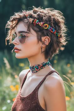 Short Curly Festival Hair, Festival Short Hair Ideas, Festival Hairstyles For Short Curly Hair, Festival Hair Short Bob, Festival Hair Short With Bangs, Pin Up Curls, Enhance Natural Curls, Faux Hair, Colored Hair Extensions