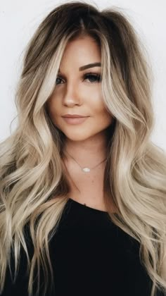 dark roots blonde waves Blonde Balayage With Dark Blonde Roots, Balayage Hair Blonde Side Part, Blonde Color Trends 2023, Bayalage Brunette Blonde Dark Roots, Blonde Hair Color Cool Tone, Shag Haircut With Balayage, Brown Roots Blonde Hair Balayage Ombre, Heavy Root Blonde, Blonde With Hidden Color