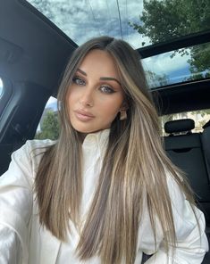 Elegant Hair Color Classy, Bronde Babylights On Dark Hair, Bronde Brunettes, Teddy Bear Bronde Hair, Beige Brunette Hair, Beige Babylights, Dark To Blonde Hair Transformation, Scandinavian Hairline Brunette, Beige Brown Balayage