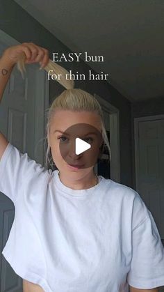 Jillian Jane on Instagram: "The claw clip ads tons of volume!  #diyhairschool #realhair #finehairtips #thinhairtips #easybun #messybun #easymessybun #messybuntutorial #viralhairstyles" Messy Bun With Claw Clip Short Hair, Hair Styles With Claw Clip, Short Hair Claw Clip Hairstyles, Claw Clip Hairstyles Short Hair, Ponytail Trick, Fine Hair Tips, Easy Bun, Hair Fixing