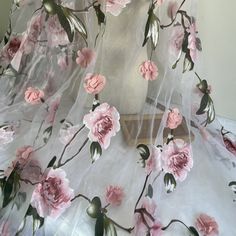 Description: White organza basement lace fabric,  ◆Material: Organza tulle, Chiffon flower ◆The listing is for 1 yard. 1 Yard is about 91 cm.  If you order more than 1 yard, we'll keep it in one continuously piece whenever it's possible. ◆The total width is 55 inches (140 cm).  Perfect for wedding, wedding table runner ,apparel, curtain, home decor, wedding dress , bridal dress, children dress, girls dress. For more quantity, please feel free to convo me for custom listing Thank you for stopping Organza Lace, Table Runners Wedding, Chiffon Flowers, Bridal Dress, Chiffon Fabric, Pink Flower, Lace Fabric, Kids Dress, Wedding Table