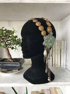 African Headpiece Jewelry, African Beaded Headpiece, Persian Headdress, Ancient Headdress, Arabian Accessories, Acai Bowl Recipes, Headdress Ideas, Medieval Headdress, Fantasy Headdress