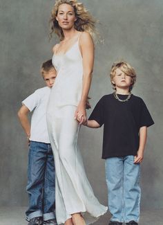 Elaine Irwin, Family Editorial, Family Studio Photography, Amber Valletta, Family Photo Pose, Annie Leibovitz, Fashion Family, Mother And Son