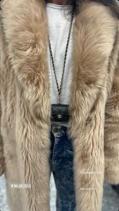 Emma Style, Fur Fashion, Winter Looks, Outfit Details, Passion For Fashion, Paris Fashion, Beautiful Outfits, Autumn Winter Fashion, Casual Style