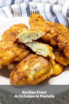 Golden battered fried artichokes with one cut in half to show the artichoke heart. Italian Fried Artichoke Hearts, Battered Artichoke Hearts, Fried Artichokes Italian, Fried Artichoke Hearts Recipes, Best Artichoke Recipe, Fried Artichoke Hearts