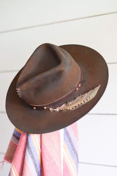 Sombrero Cowboy, Bohemian Hats, Forest Fashion, Custom Cowboy Hats, Hat Bar, Twisted Sister, Leather Projects